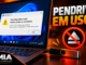 Notebook Com Windows 11 Exibindo Aviso De Pendrive Em Uso, Dispositivo Usb Conectado E Símbolo De Remoção Segura Bloqueada.